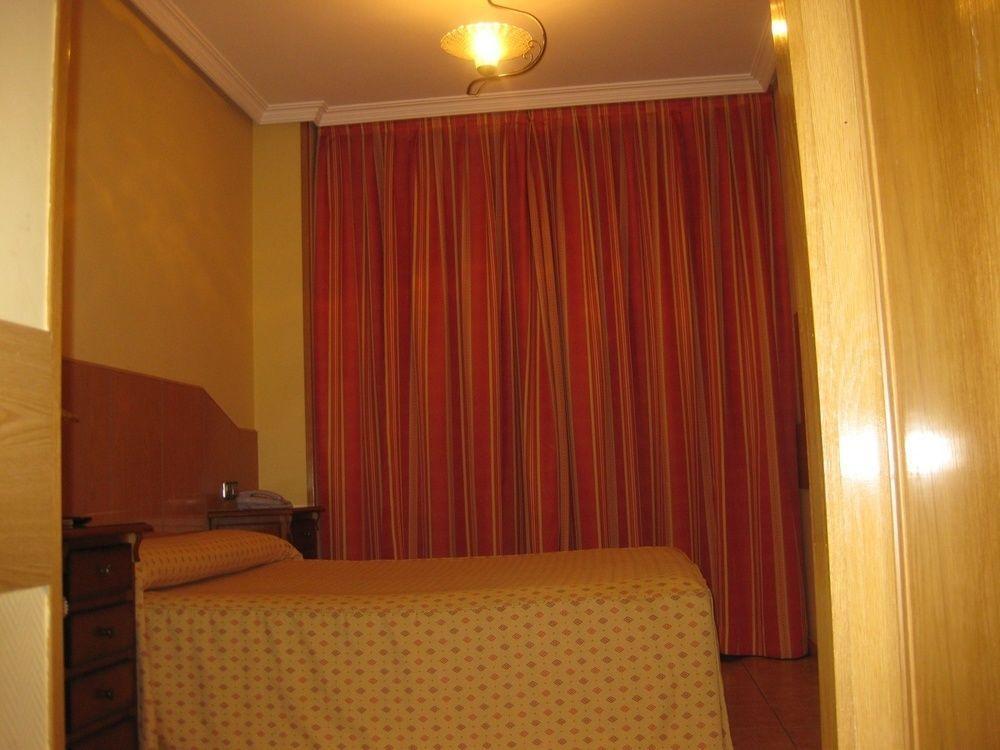 Hostal Maria Ronda Madri Exterior foto